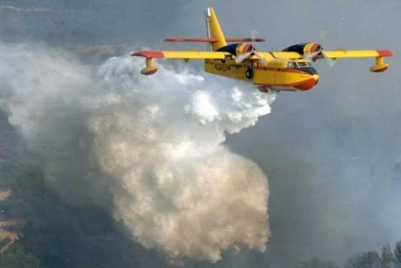 pirosvestiko aeroplano